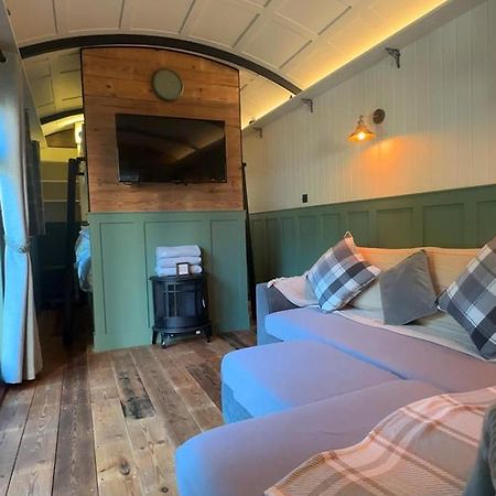 The Holly Hut Otel Burton  Dış mekan fotoğraf
