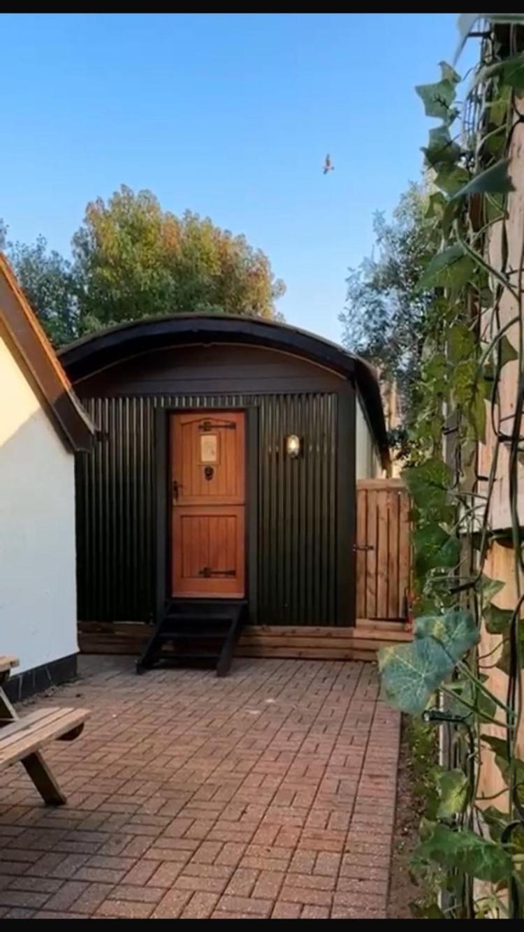 The Holly Hut Otel Burton  Dış mekan fotoğraf